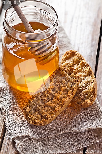 Image of crackers and honey 