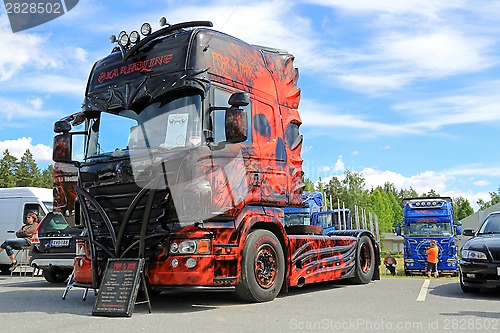 Image of The Fear Of The Dark Heavy Truck Show Winner 