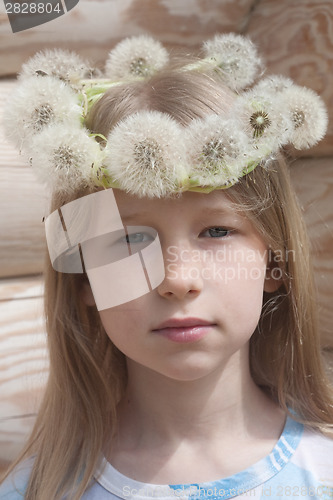 Image of little girl in white dandelion crown