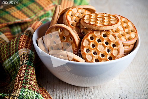 Image of honey cookies in a bowl 