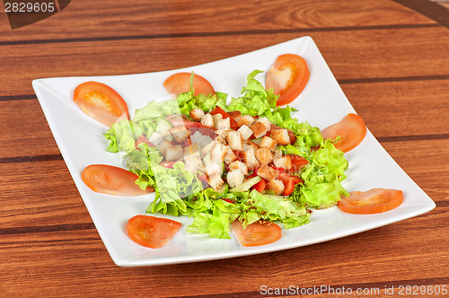 Image of Vegetable salad with crackers