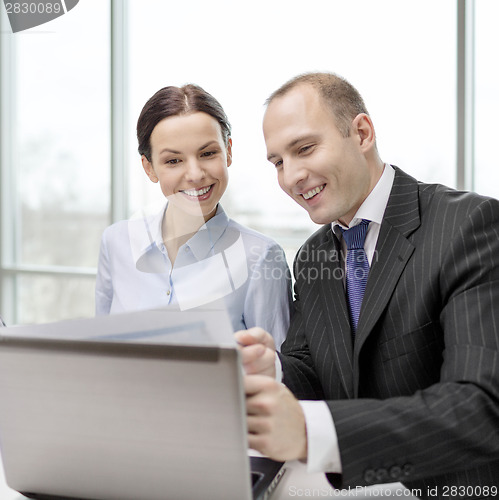 Image of businessman and businesswoman having discussion