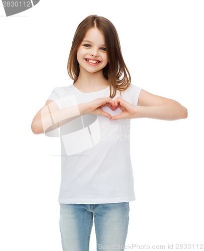 Image of smiling little girl showing heart with hands
