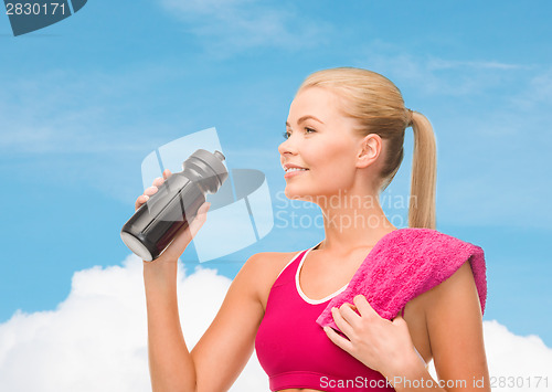 Image of sporty woman with special sportsman bottle