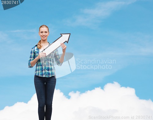 Image of smiling young woman with arrow poiting up