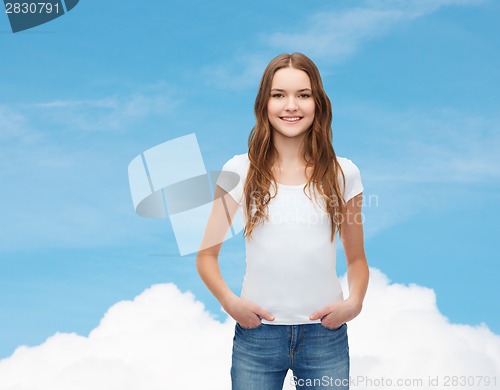 Image of smiling teenager in blank white t-shirt