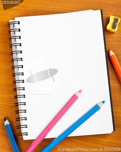 Image of Notepad with color pencils