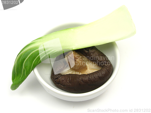 Image of Shiitake and pak choi in a little bowl of chinaware