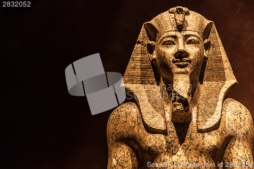 Image of Pharaoh statue