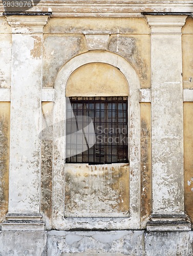 Image of cracked grunge churche wall