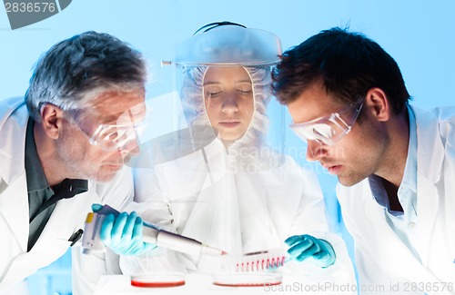 Image of Life scientist pipetting.