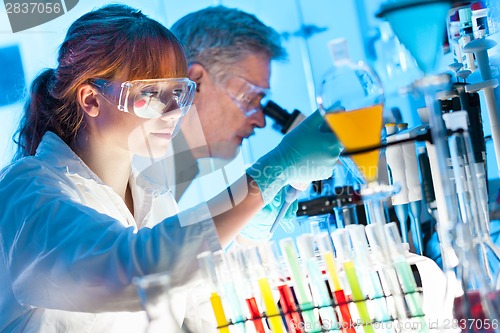 Image of Health care professionals in lab.