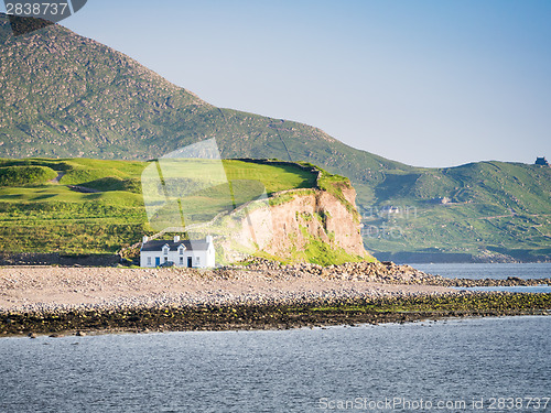 Image of house at the coast