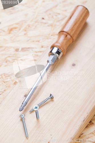 Image of Phillips head screwdriver and wood screws