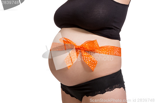 Image of Pregnant woman wearing a bow on her belly