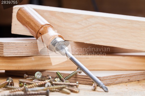 Image of Phillips head screwdriver and wood screws