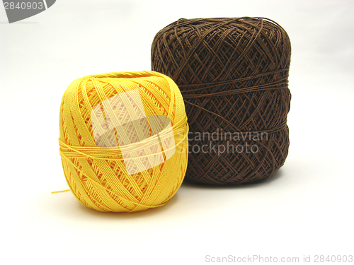 Image of Two balls of wool  in yellow and brown 