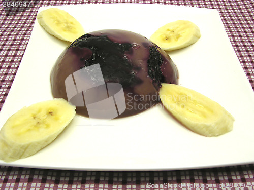 Image of Chocolate pudding with blueberries, banana and pieces of almonds