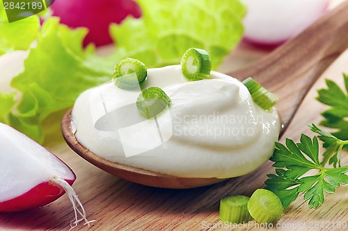 Image of cream in a wooden spoon