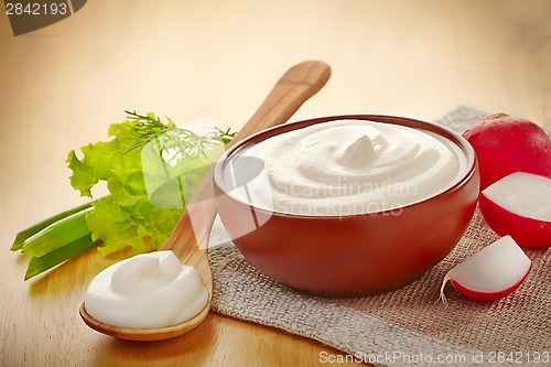 Image of bowl of sour cream