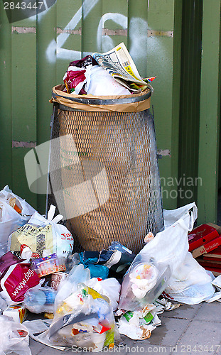 Image of trashcan with lots of garbage