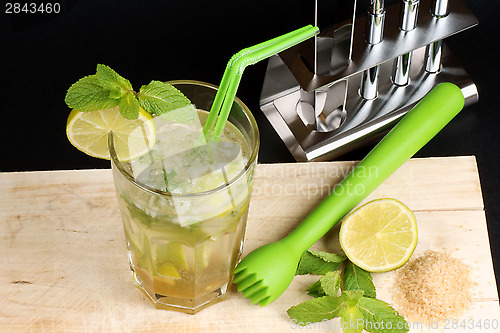 Image of Mojito cocktail and ingredients