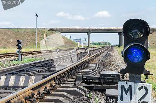 Image of blue semaphore and railroad crossing