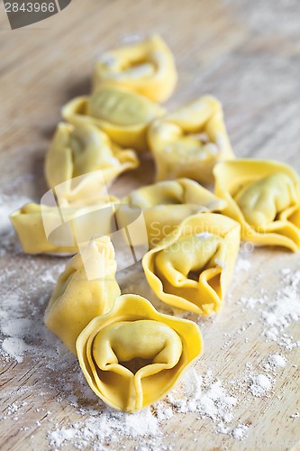 Image of uncooked tortellini 