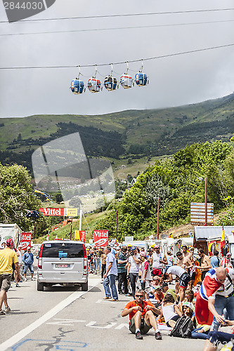 Image of Cable Cars and Audience at Alpe D'Huez