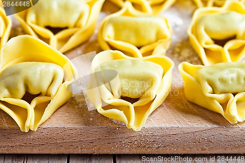 Image of uncooked tortellini 