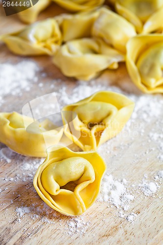 Image of uncooked tortellini 