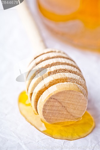 Image of honey on wooden honey dipper 