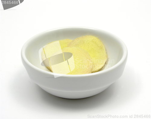 Image of Ginger in a bowl of chinaware on white