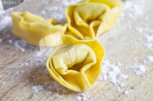 Image of uncooked tortellini 