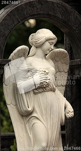 Image of mournful angel 