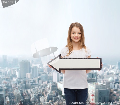 Image of smiling girl with blank arrow pointing left