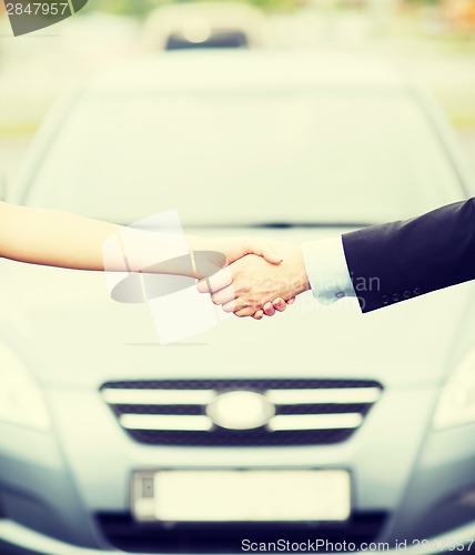 Image of customer and salesman shaking hands