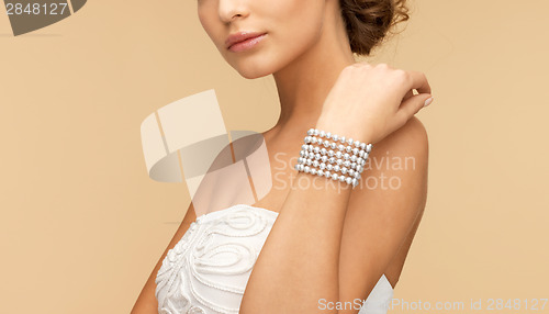 Image of woman with pearl bracelet