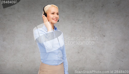 Image of friendly female helpline operator