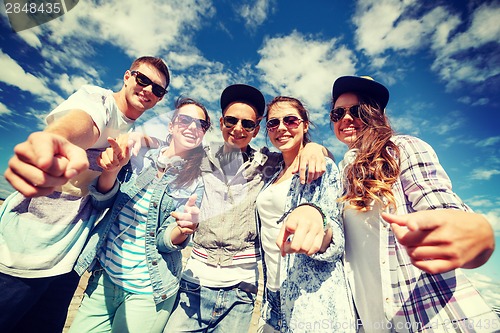 Image of smiling teenagers in sunglasses hanging outside