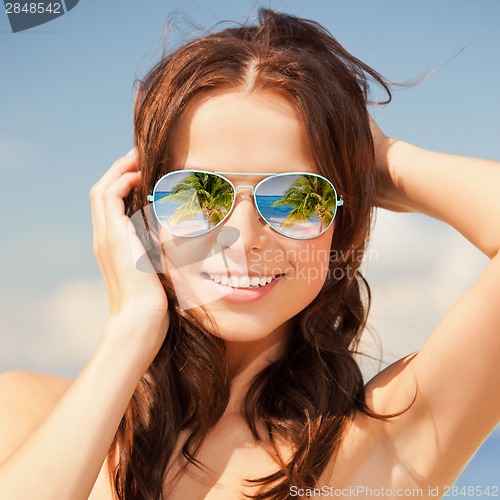 Image of woman in sunglasses