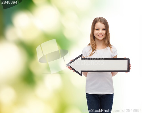 Image of smiling girl with blank arrow pointing left