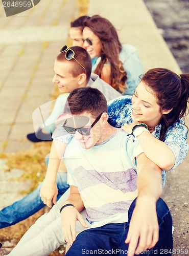 Image of group of smiling teenagers hanging out