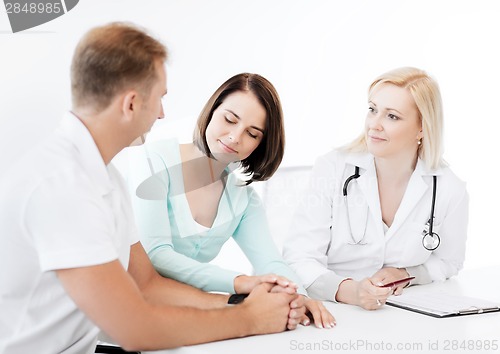 Image of doctor with patients in cabinet