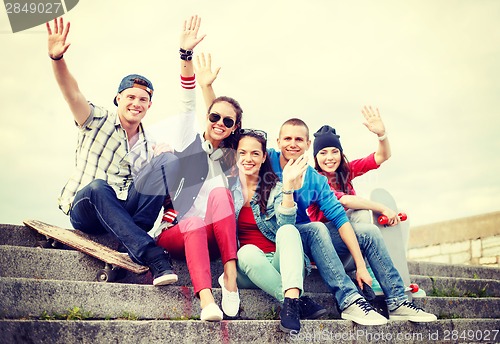 Image of group of smiling teenagers hanging out