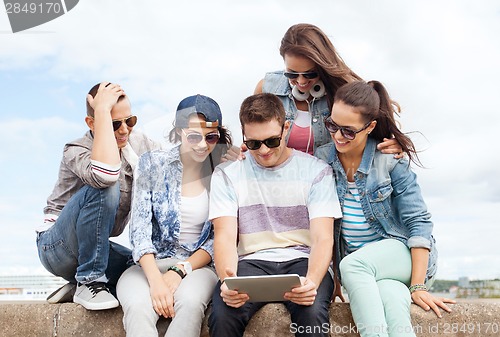 Image of group of teenagers looking at tablet pc