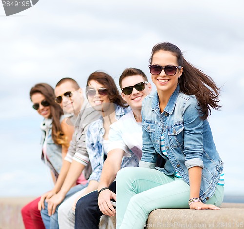 Image of group of teenagers hanging out