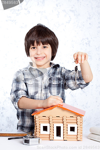 Image of Boy offers the keys