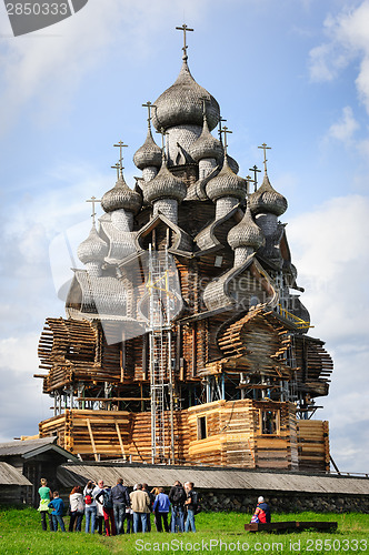 Image of Excurtion group looking at wooden church at Kizhi under reconstr