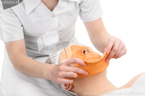 Image of Removing alginate peel-off facial mask